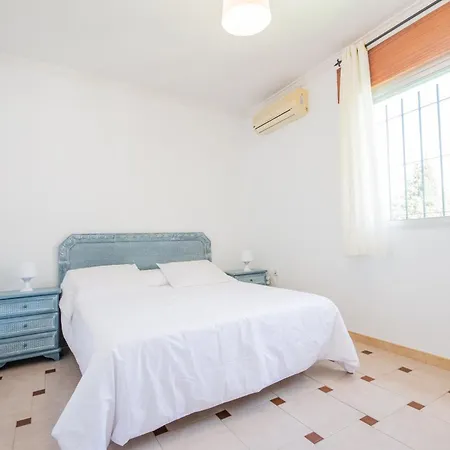 Cubo's Casa Mimbrales Villa
